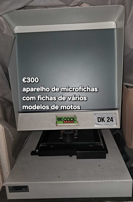 Máquina para microfichas de motos