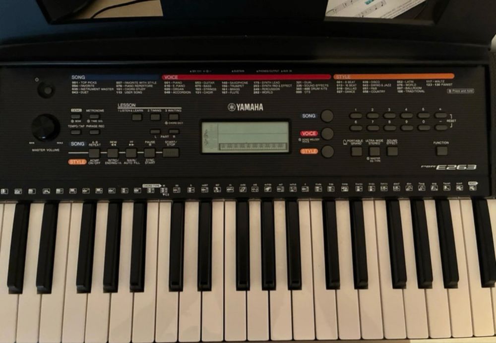 Piano elétrico (Teclado) Yamaha PSR-E263
