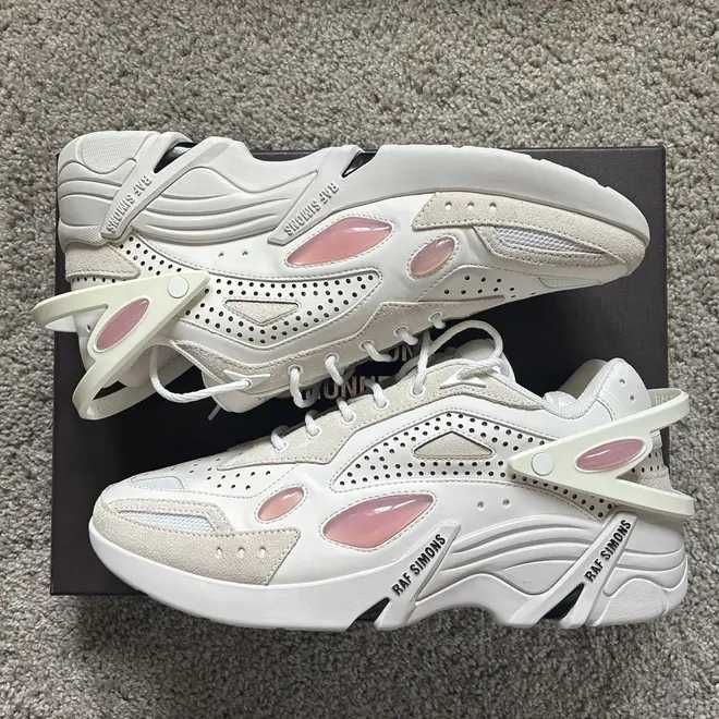 A0456S 新品 RAF SIMONS RUNNER CYLON-22 ：43 Raf Simons Cylon-22 - Black – Kith Europe