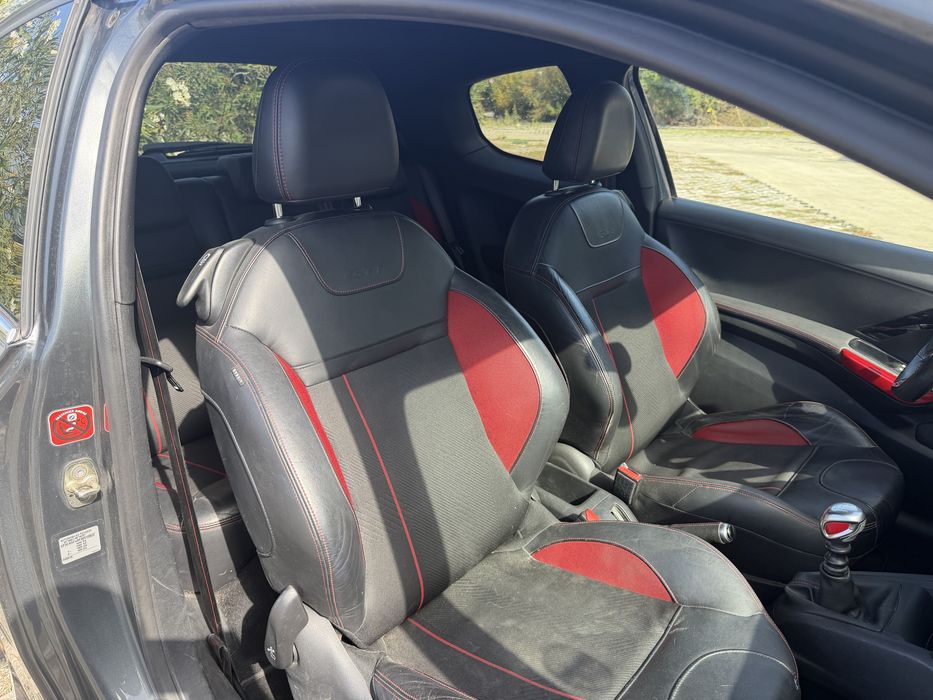 Peugeot 208 GTI 1.6 200cv — photo 5
