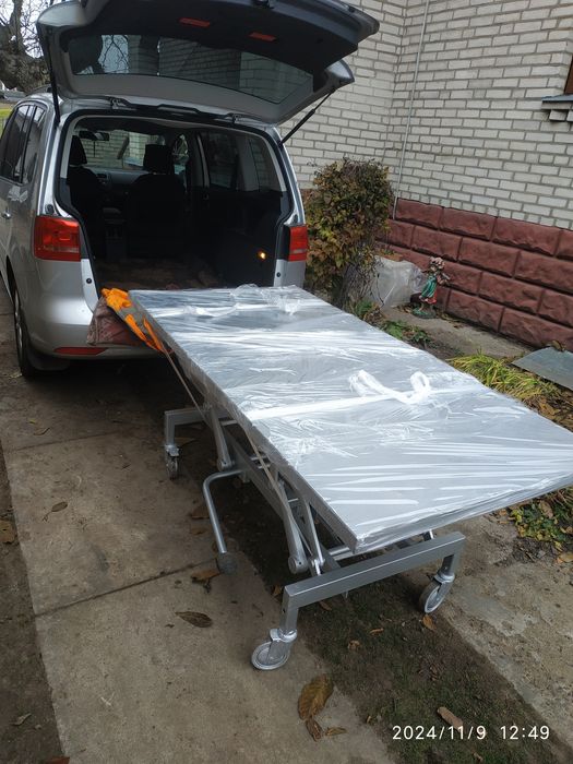 Стіл металевий на колещатах  для ремонту,розборки авто