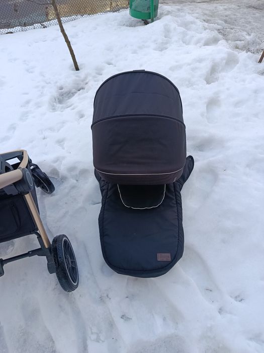 Продам каляску карела 2 в 1 в ідеальне состоянія ціна 5500 договірна