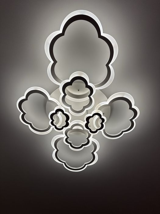 Lampa sufitowa w kształcie chmur