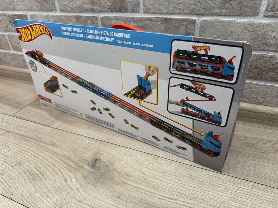 Гоночний транспортер Hot Wheels 2 в 1