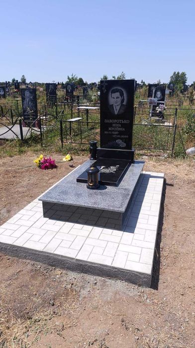 гранітні пам'ятники