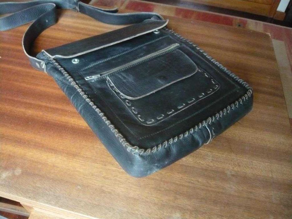 Saco tiracolo em pele