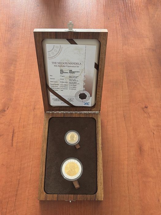 2x moedas Nelson Mandela 90th aniversario.