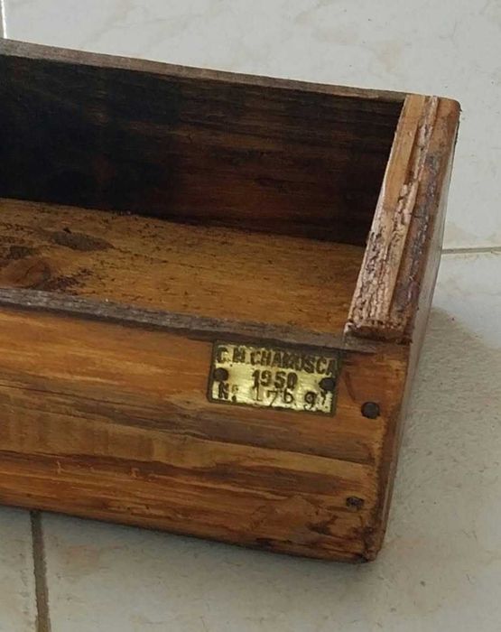 Caixa de Apoio de Peças, com 2 Compartimentos, em Antigo Antigo Armazém. RESTAURADA!