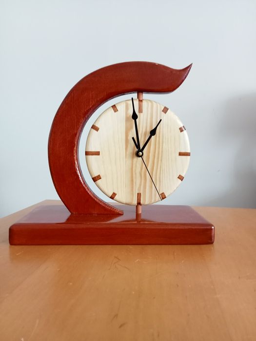 Zegar drewniany stojący - doskonały na prezent