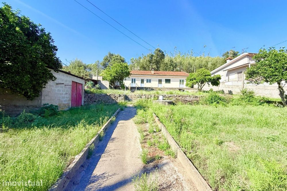 Moradia Térrea com 766 m² de Terreno e Poço