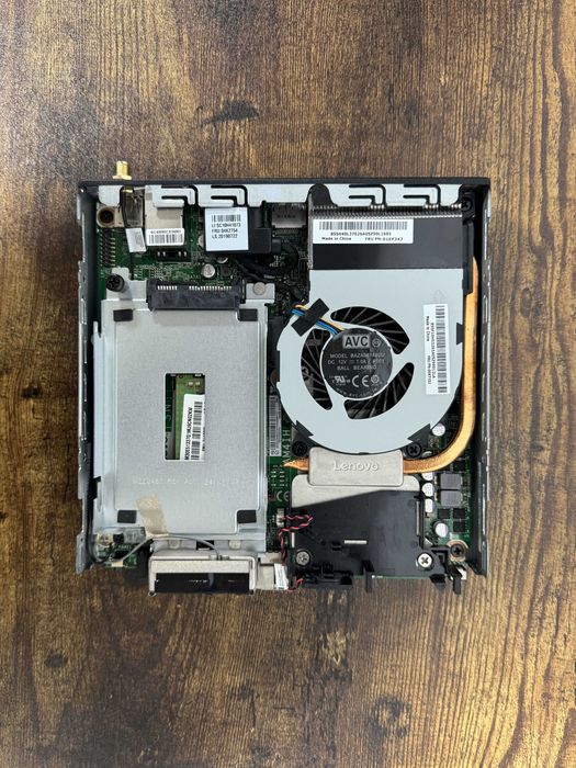 Lenovo ThinkCentre M715q – Ryzen 5 PRO 2400GE, 8GB RAM, 256GB SSD