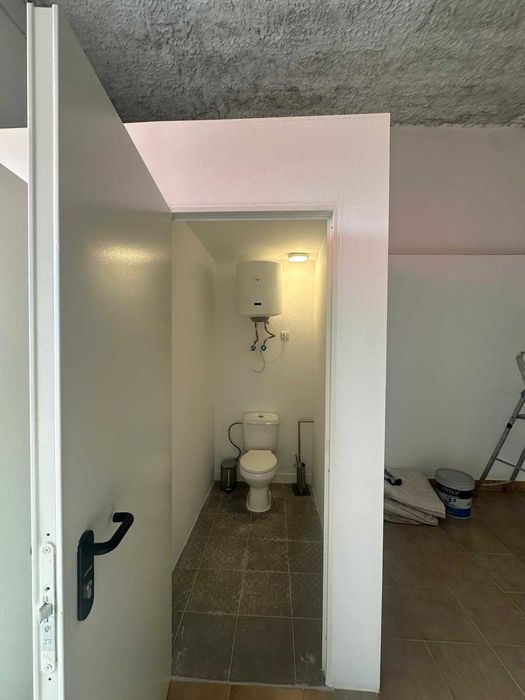 Aluga-se Armazém em Pêro Pinheiro