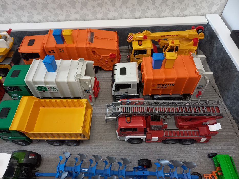 Великі машинки Bruder