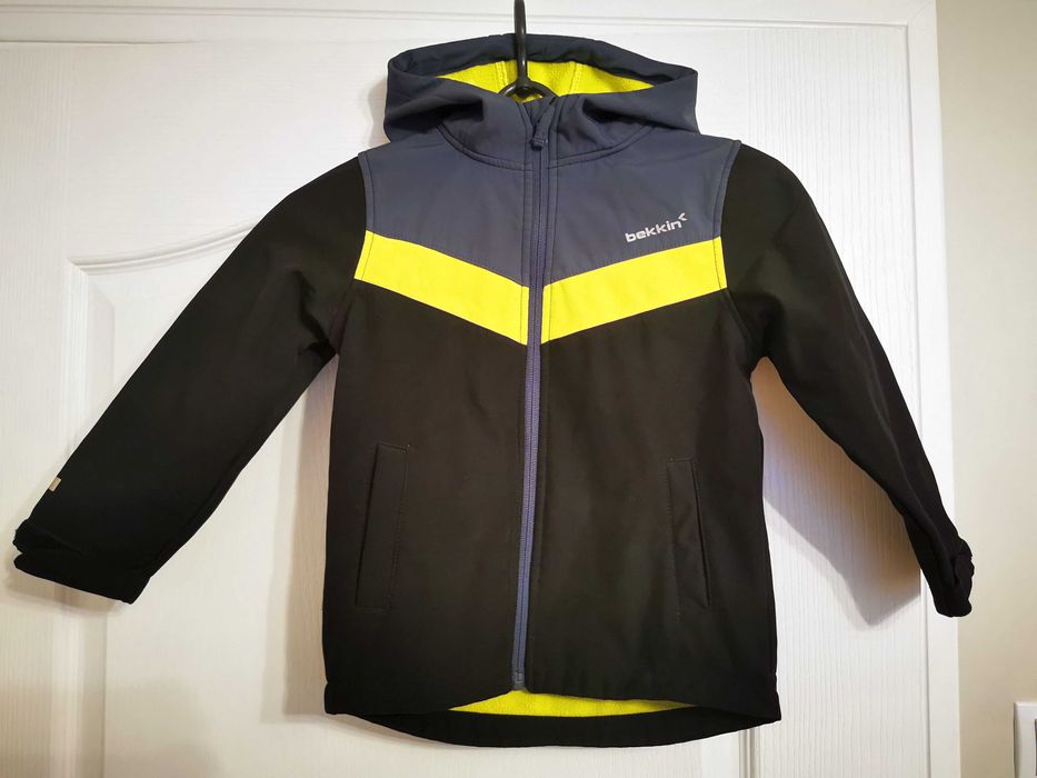 Chłopięca przejściowa kurtka softshellowa Bekkin. Rozmiar 116 cm, 5-6l