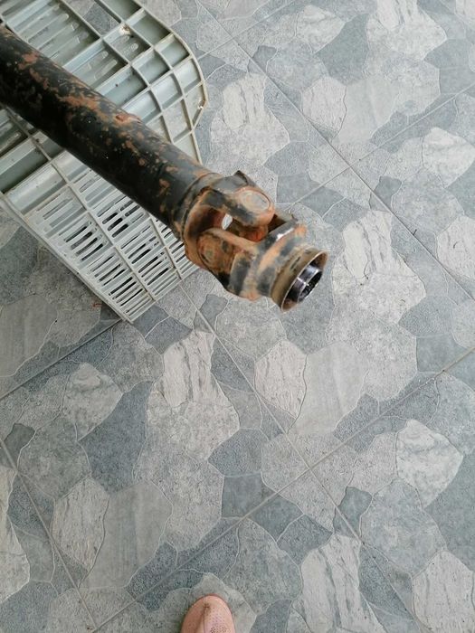 Veio de transmissão de trás Nissan D22