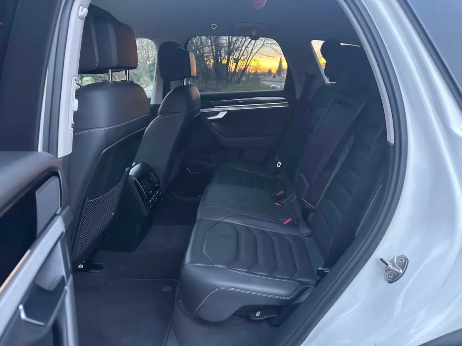 Volkswagen Touareg      2018