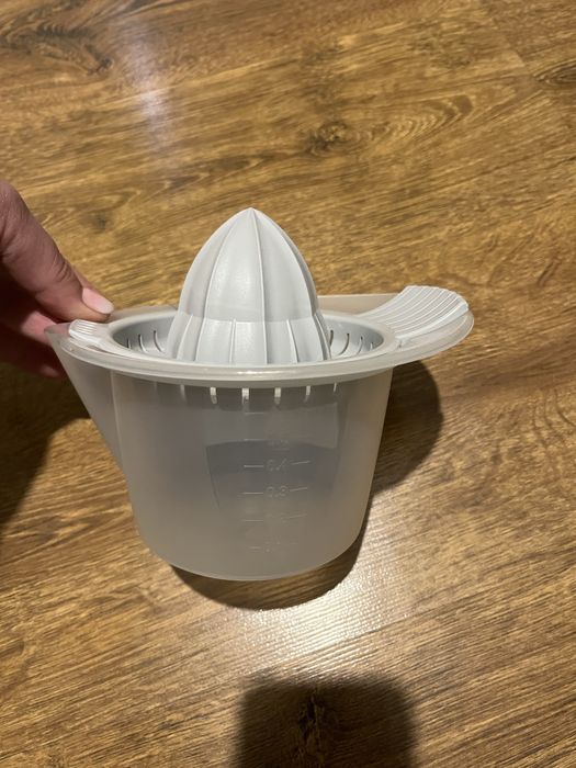 Wyciskarka do cytryn nowa plastikowa