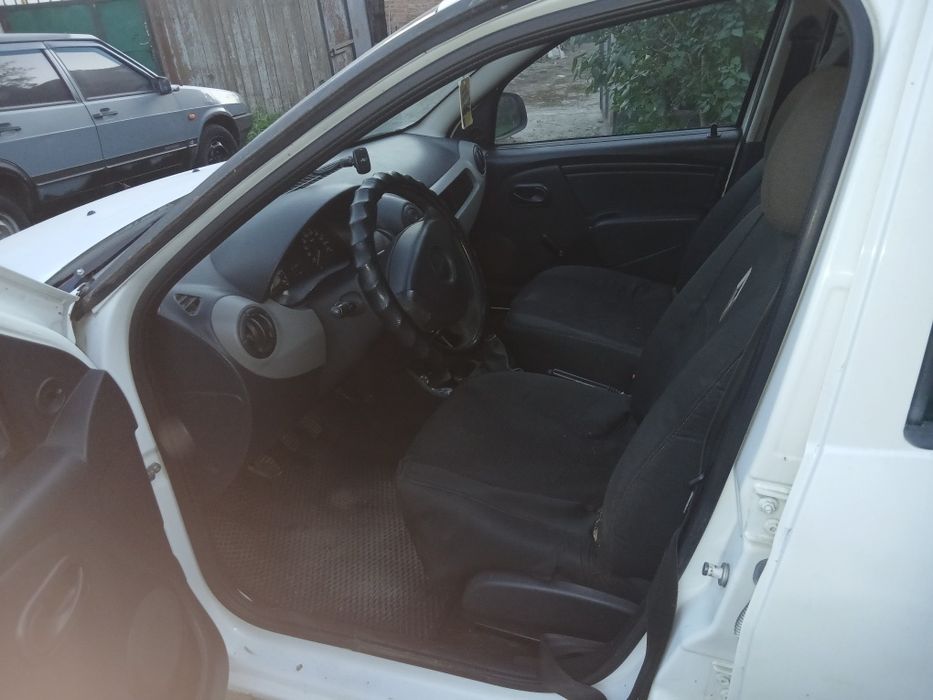 Машина  Dacia Sandero