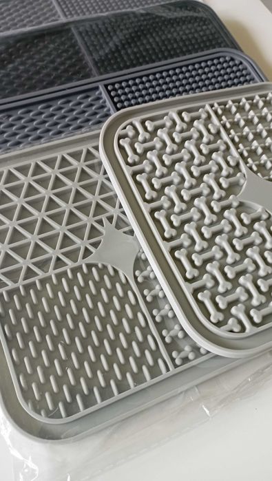 Лизательный коврик LickiMat для собак коврик для вылизывания миска