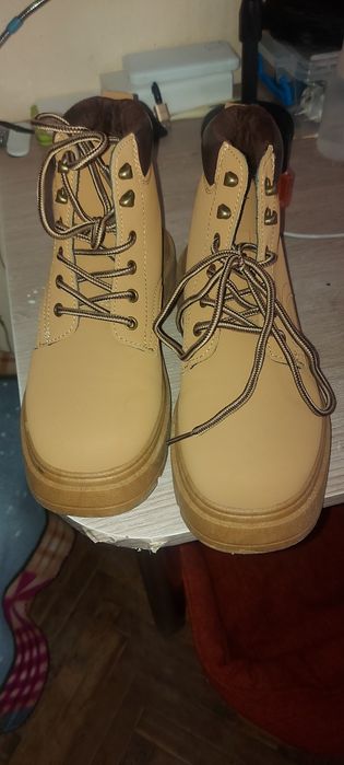 Продам черевики.