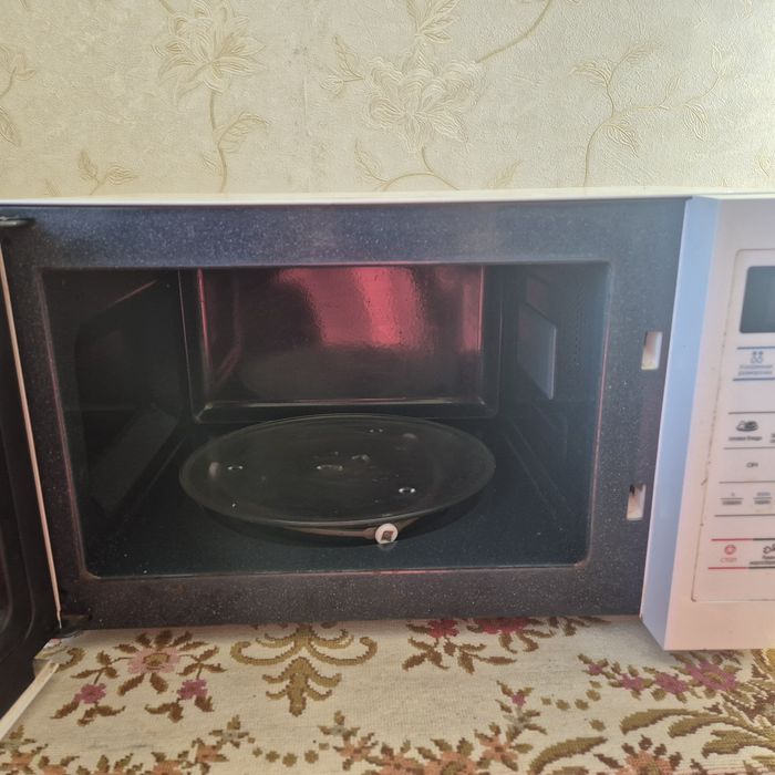 Продам мікрохвильоку Самсунг МЕ 73 AR