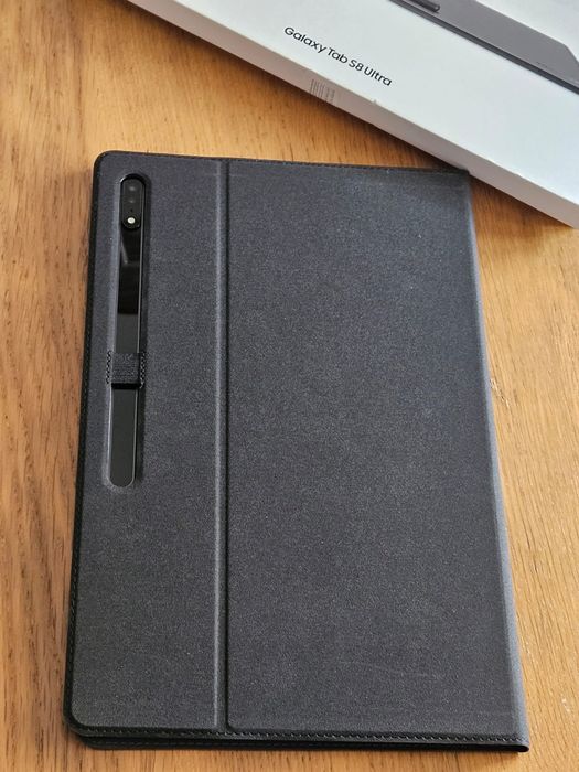 Samsung Galaxy Tab S8 Ultra com capa protecção