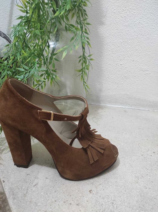 Sandálias compensadas de camurça Bianca