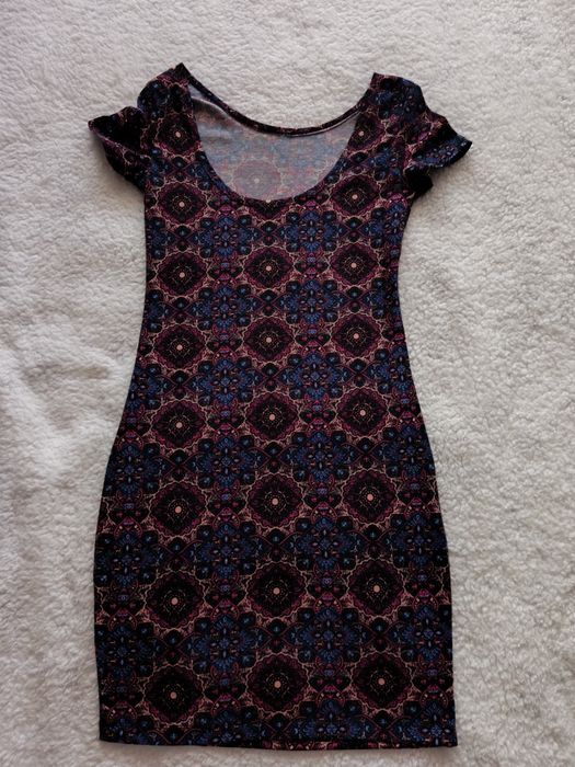 Sukienka z odkrytymi plecami Sinsay xs