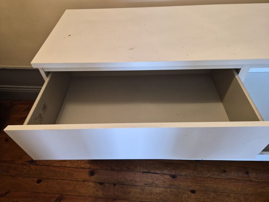 Vendo movel de arrumação com 3 gavetas e 2 espacos de arrumação