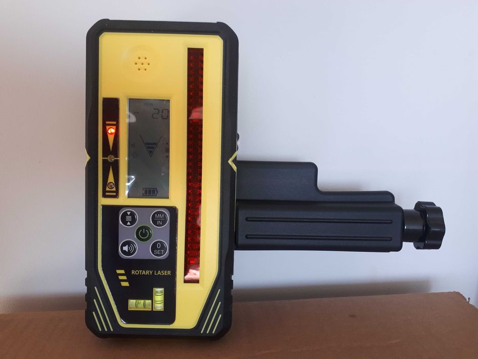 Detektor laserowy odbiornik do niwelatora z odczytem w milimetrach