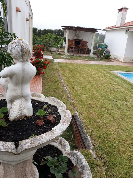 ARRENDA-SE CASA de habitação para Famílias ou Empresas