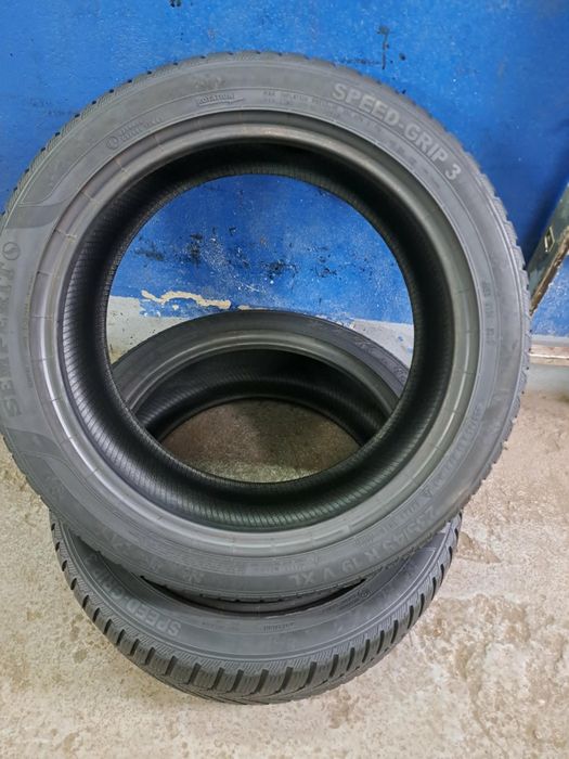Opony 235/45R19 SEMPERIT