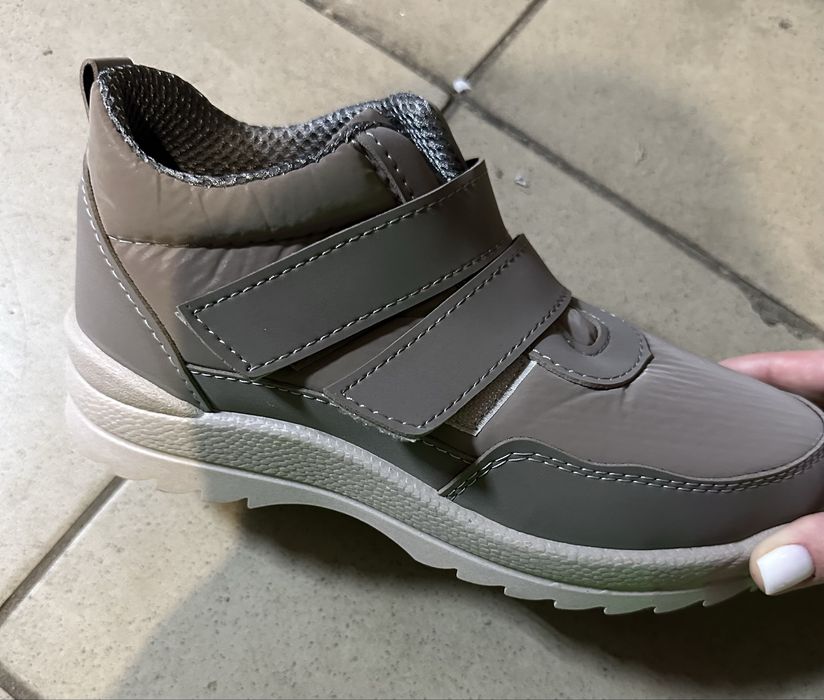 Продам жіноче взуття