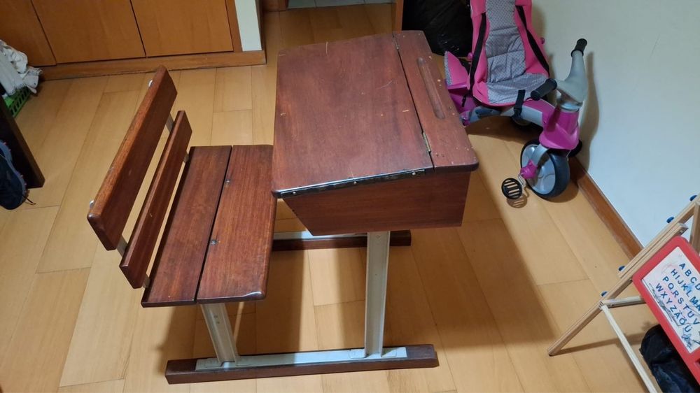 VENDO!! Secretária de Madeira Infantil - Ideal p/ Estudos ou Decoracao