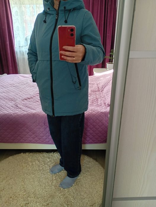 Женская куртка голубого цвета. Сезон весна, осень.