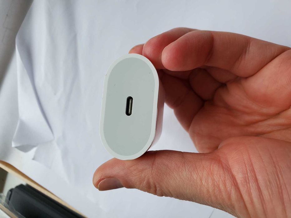 Зарядное устройство Apple 20W USB-C Power Adapter (A2305)