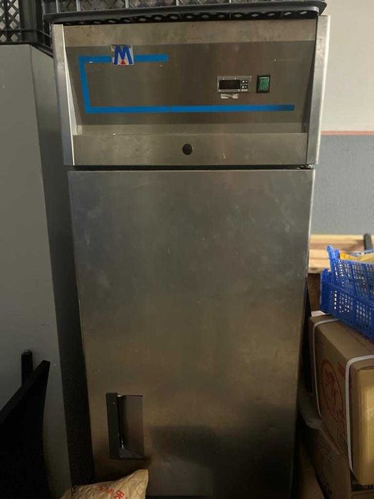 Arca vertical inox de frio positivo , ta muito boa toda em inox