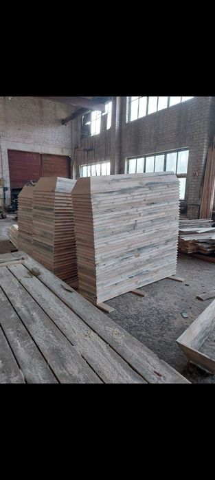 Труни не оббиті.