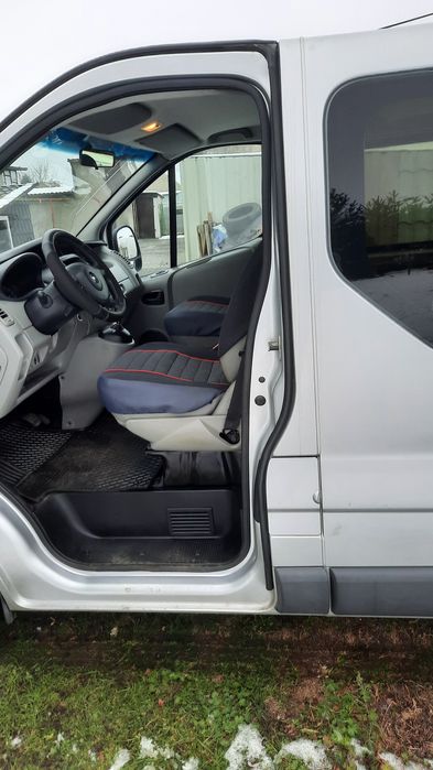 Opel Vivaro   do przewozu osób niepełnosprawnych  auto  z  windą