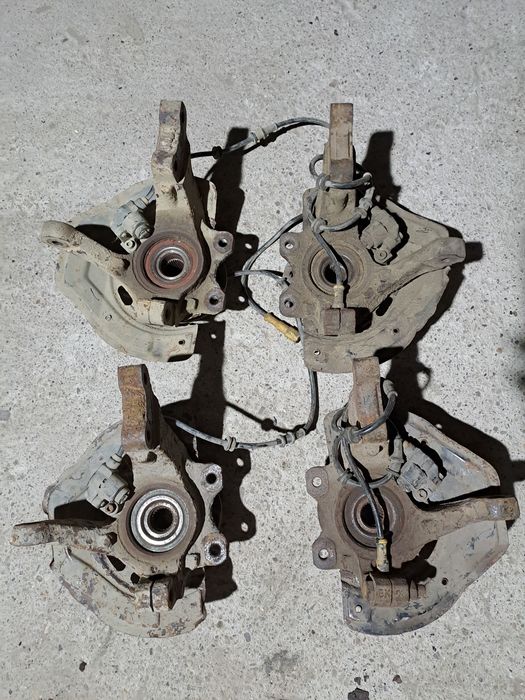 Поворотний кулак з ступицею Opel Vectra B 1995-2001 цапфа ступиця