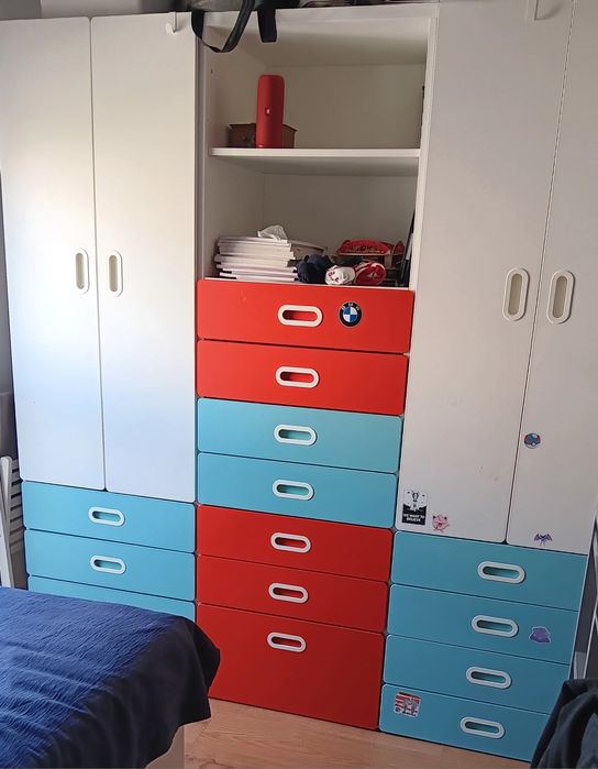 SMÅSTAD / PLATSA 2 roupeiros de criança e móduloa de arrumação
Mais co