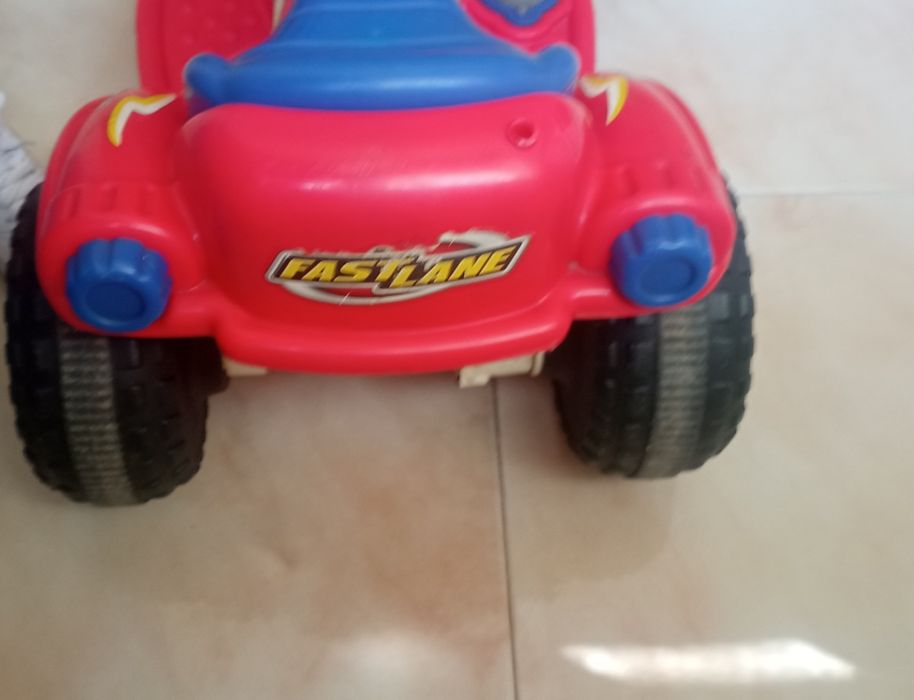 Trotinete elétrica para criança