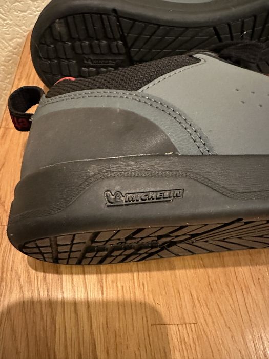 Кросівки - 41 розмір