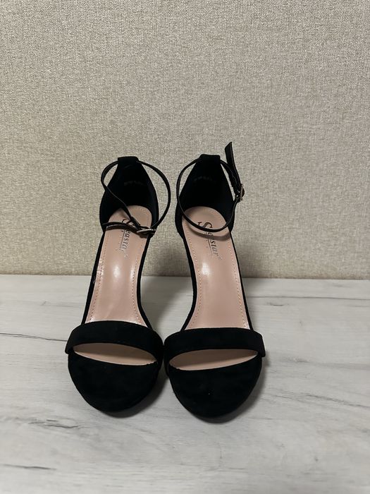 Босоніжки жіночі