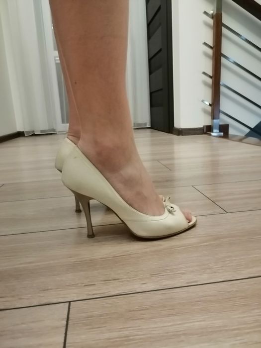 Buty Bolucci skórzane 37 kremowe