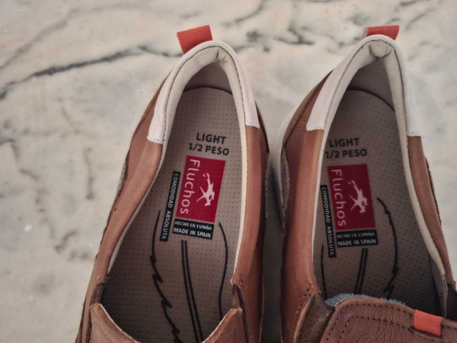 Sapatos Fluchos azuis e castanhos