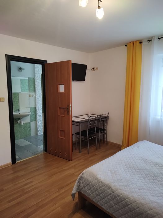 Pokoje z łazienką  i aneksem kuchennym blisko centrum i pkp