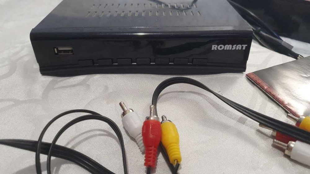 Т2 цифровий ефірний тюнер Romsat T8050HD