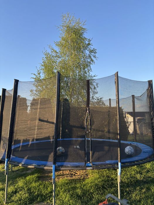 Sprzedam trampoline  mało używana