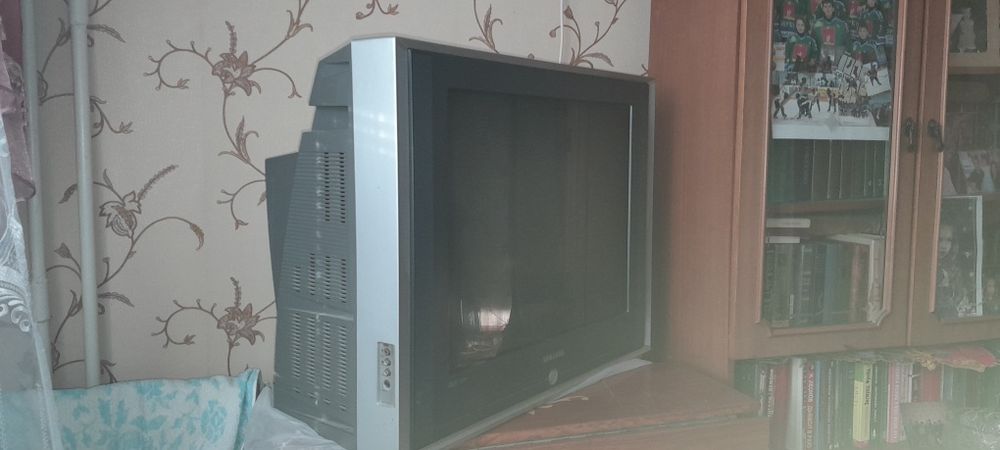 Телевізор Самскнг 29 дюймів.